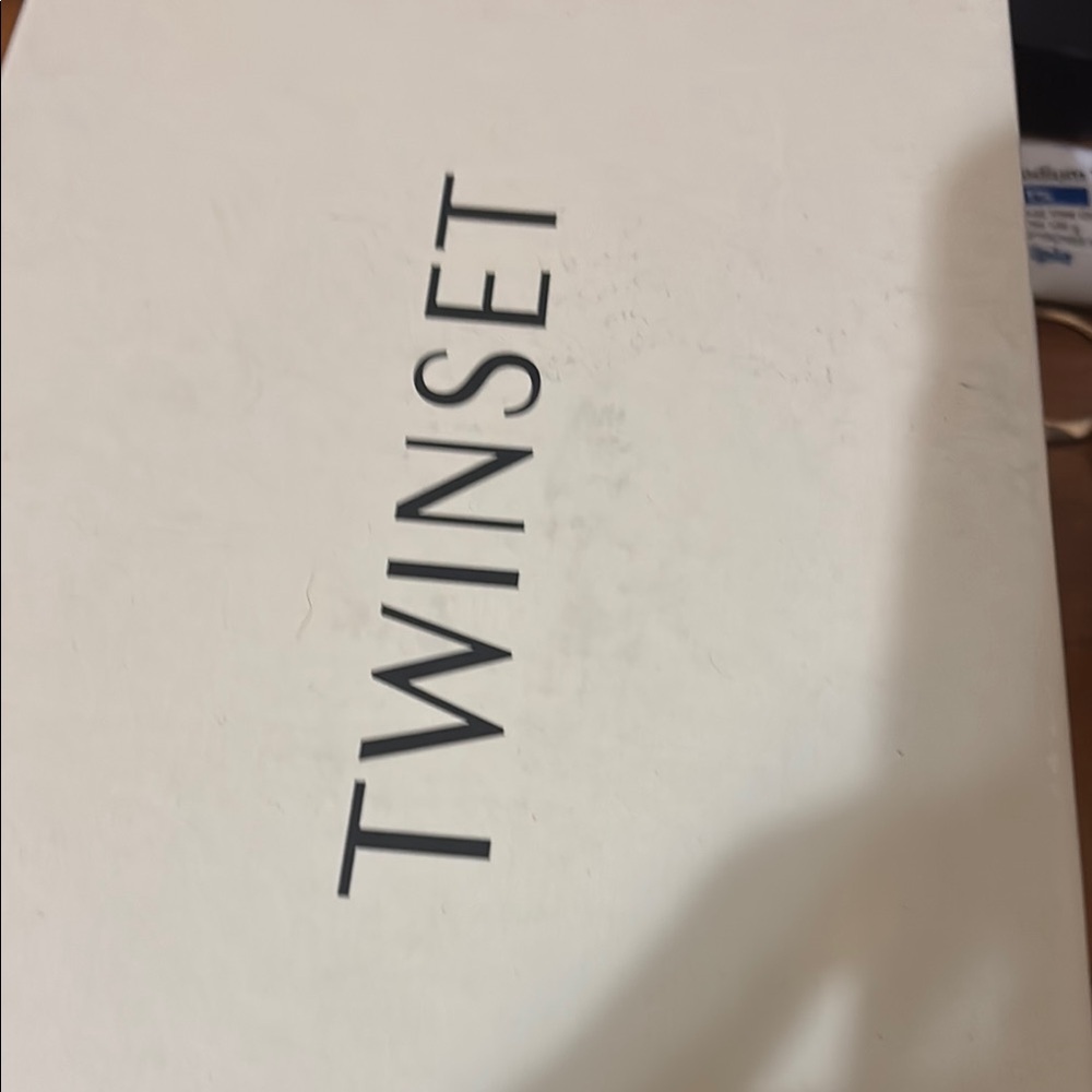 Twin-Set White Dress Shoes Elegant Design - Picture 10 of 11
